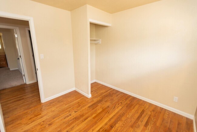 Building Photo - 307 N 3rd St