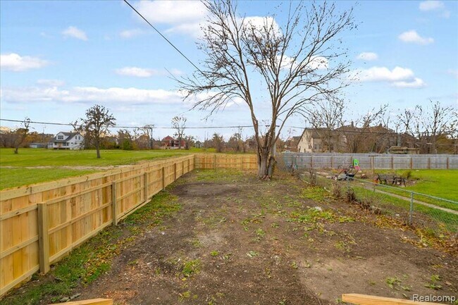 Building Photo - 2623 Fairview St