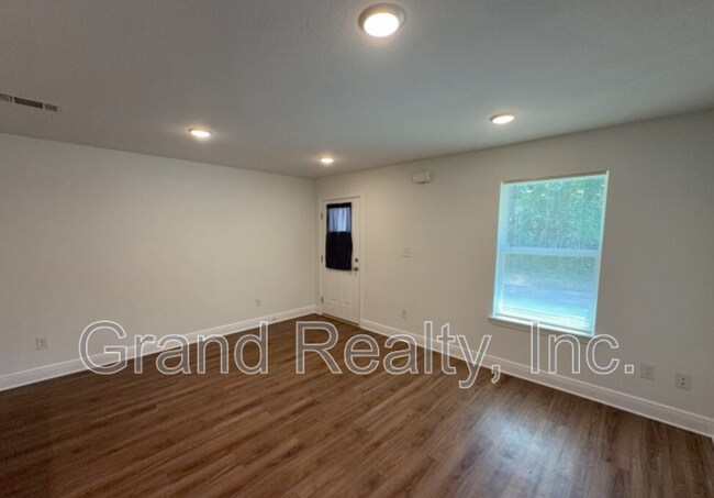 Building Photo - 5098 Bruner St