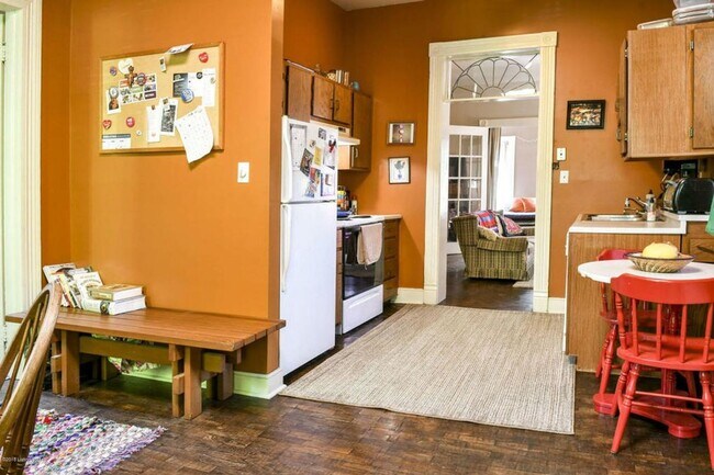 Building Photo - 1454