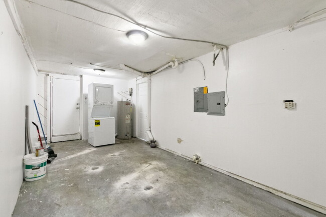 Building Photo - NEWLY RENOVATED Home For Rent in St Petersburg!