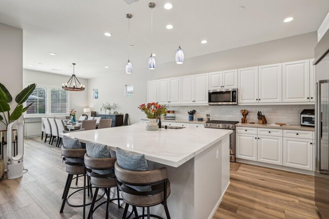 Building Photo - 51725 Pinnacle Vis Dr