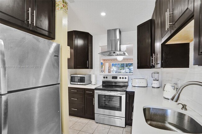 Building Photo - 1450 NW 18th Ave