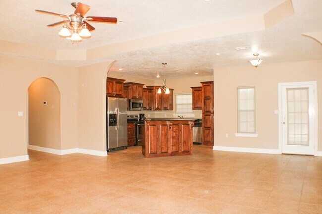 Building Photo - 162 James Dr