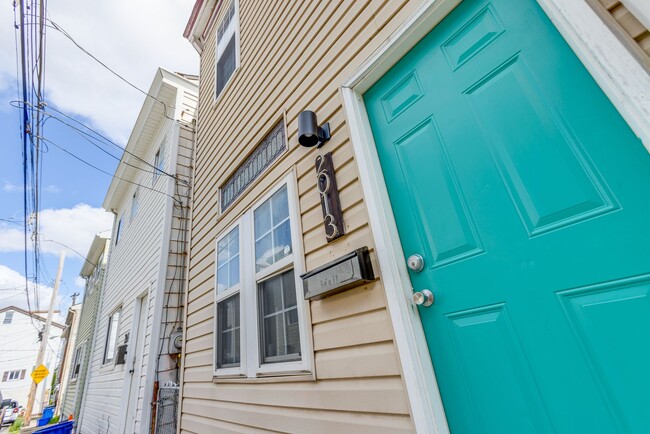 Building Photo - 2013 Gregory St