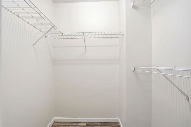 Building Photo - AVAILABLE NOW – Beautiful 3 Bed / 2.5 Bath Townhome in Prime North Raleigh Location