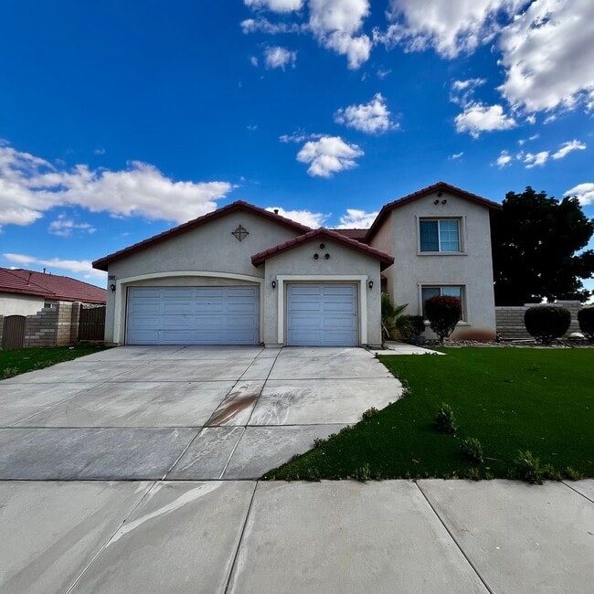 Building Photo - 5 BEDROOM VICTORVILLE HOME