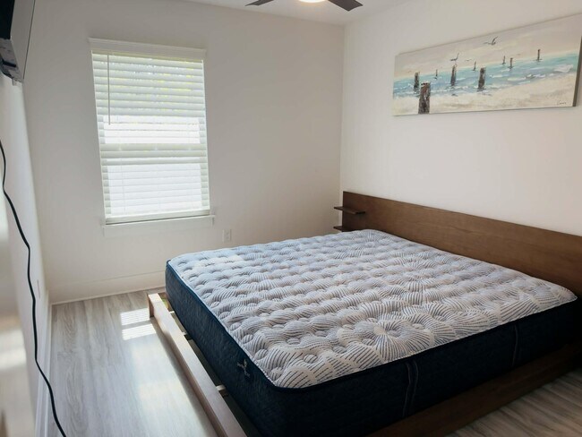 Building Photo - 40 Hawk St