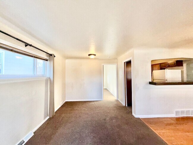 Building Photo - Ideal For Student Housing