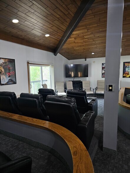 Building Photo - 451 Golden Cir