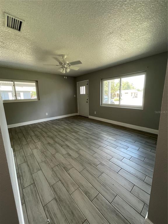 Building Photo - 204 6th Jpv St