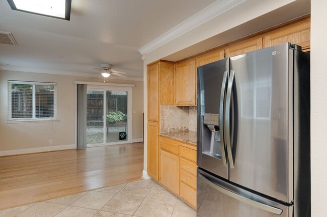 Building Photo - 3-Bed, 2.5-Bath Antelope Home with Vaulted Ceilings & Spacious Yard