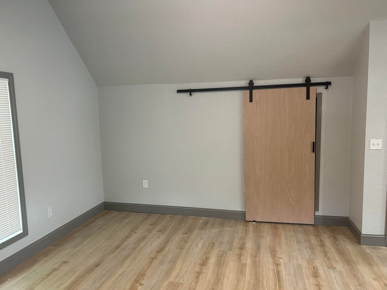 Living - 216 N Sheridan St