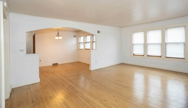 Building Photo - 236 E Main St