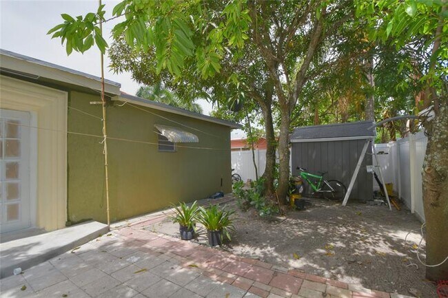 Building Photo - 5385 SW 8th Ct