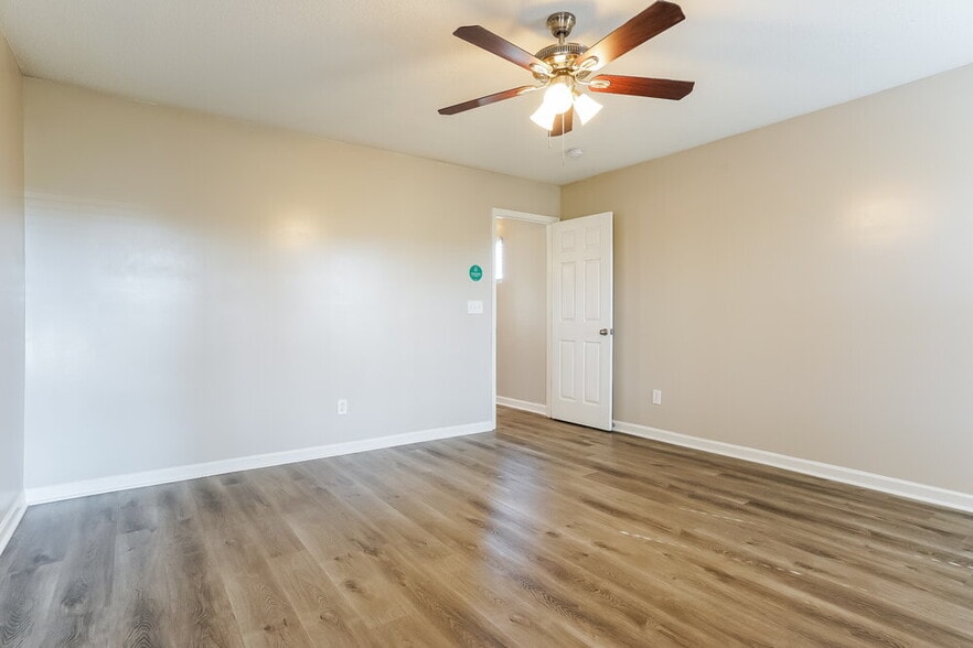 Building Photo - 2256 Ballston Pl
