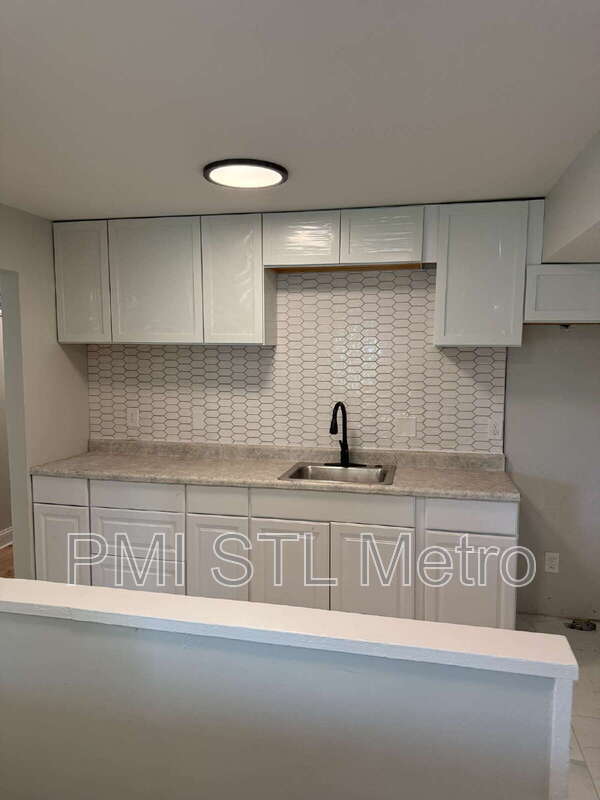 Building Photo - 10432 Balmoral Dr