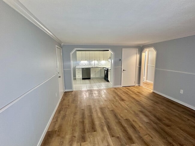 Building Photo - 4 Hazelwood Ave