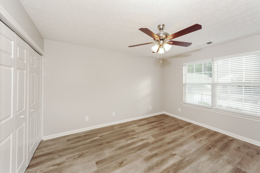 Building Photo - 1255 W Oaks Way
