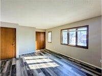 Building Photo - 825 Jessamine Ave E