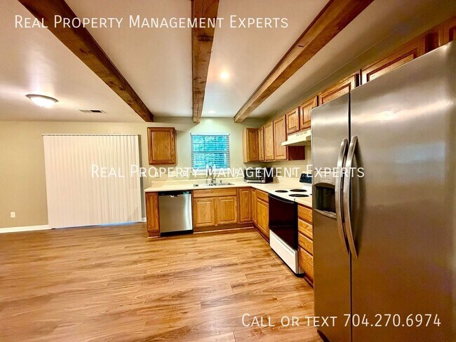 Building Photo - 13604 Toka Ct