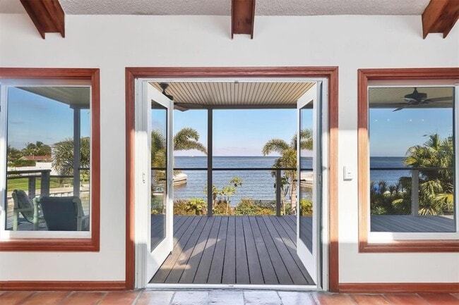 Building Photo - 3601 Coquina Key Dr SE