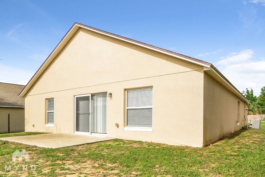 Building Photo - 2425 Merry Rd