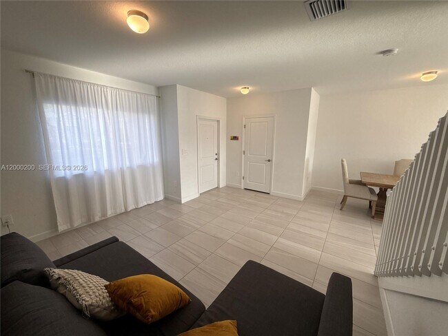 Building Photo - 412 NW 12th Pl