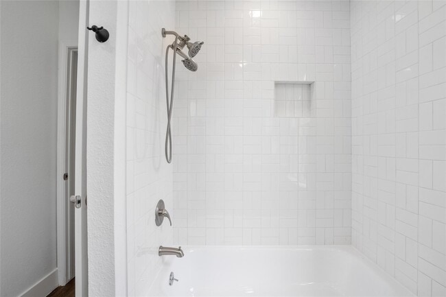 Building Photo - 1106 Winnie St