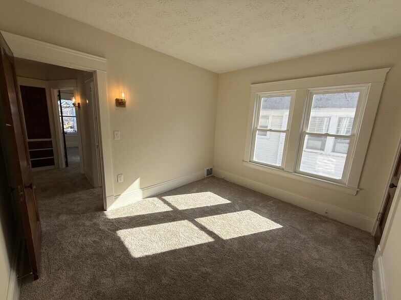 Building Photo - 1317 W 106th St