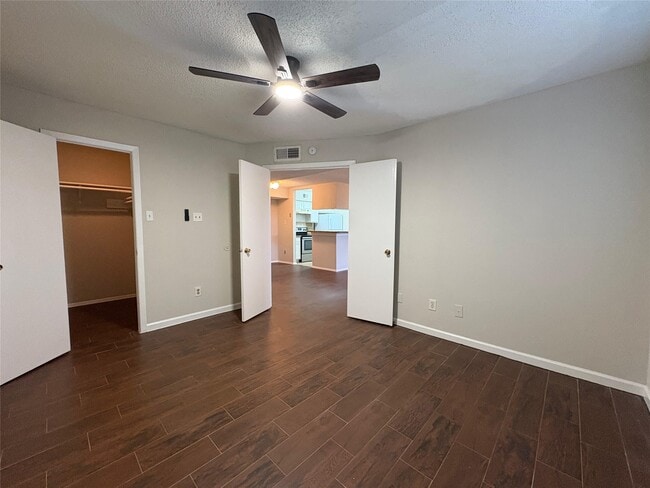 Building Photo - 10555 Turtlewood Ct