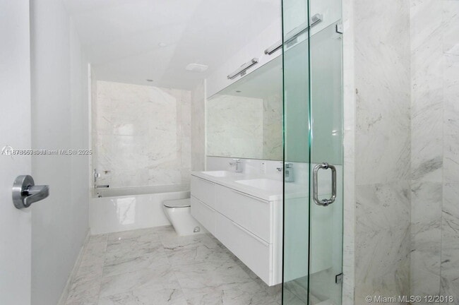 Building Photo - 9940 W Bay Harbor Dr