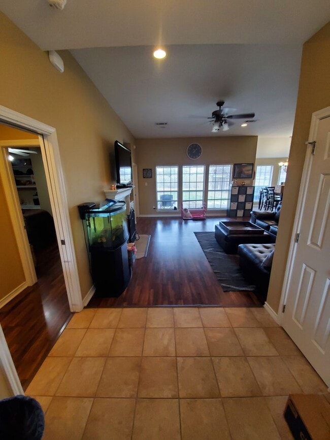 Building Photo - College Station -3 bedroom/2 bath - Fenced in back yard and House is in an EXCELLENT LOCATION