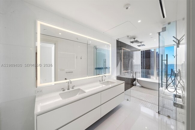 Building Photo - 300 Biscayne Blvd