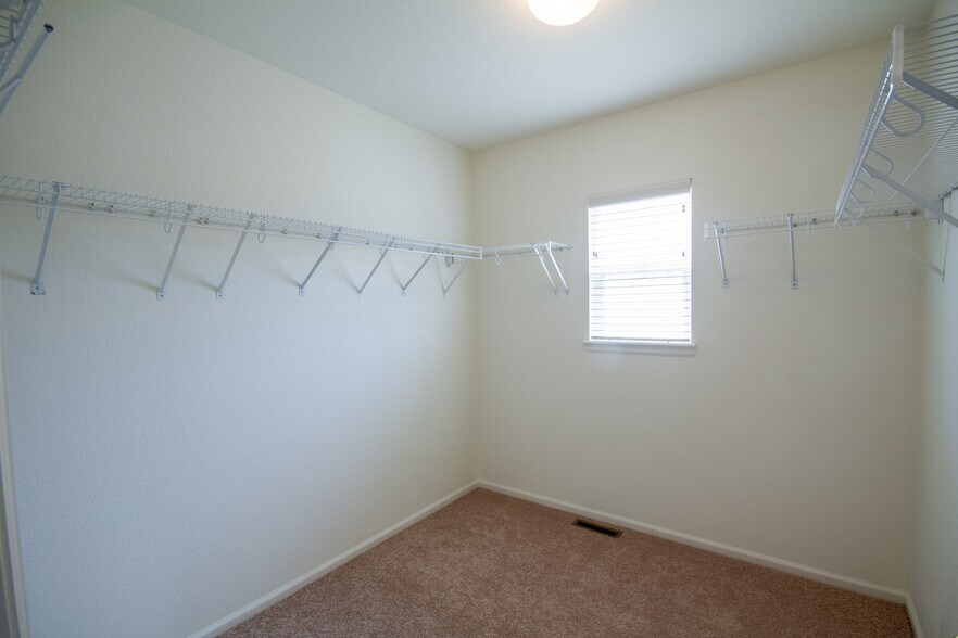 Building Photo - 5747 Jaguar Way