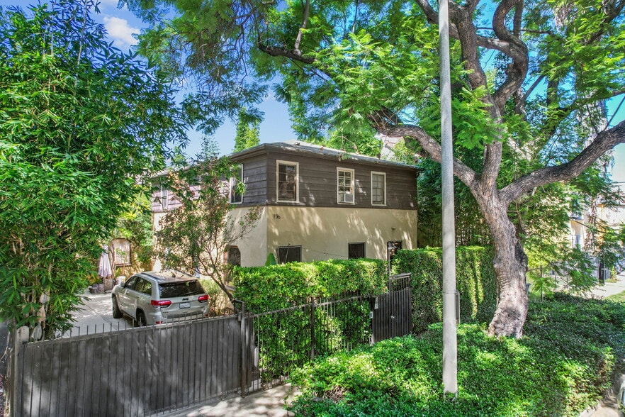 Gated entry (app access) - 157 South Westmoreland Avenue