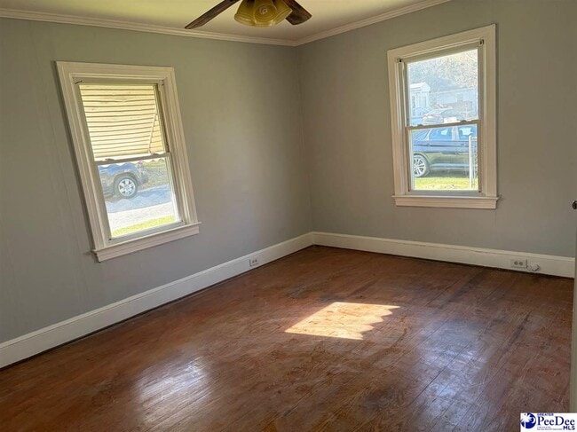 Building Photo - 426 Manor Cir