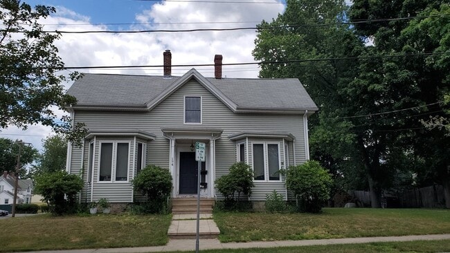 Primary Photo - 174 Porter St