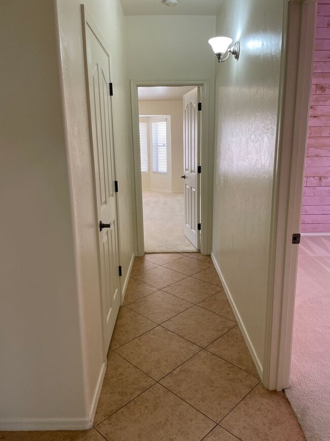 Building Photo - 1994 Willow Oak Ln