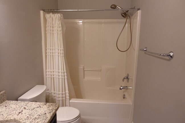 Building Photo - 923 Squires Pt