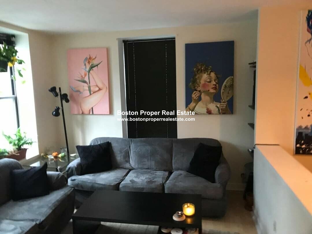 Building Photo - 5 Grove St