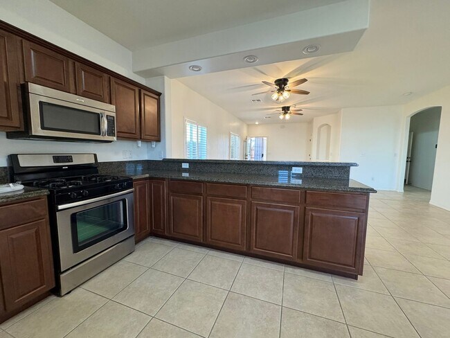 Building Photo - 3BR,2BS Custom home w/3 Car-Boat Deep Garage-Target shopping area