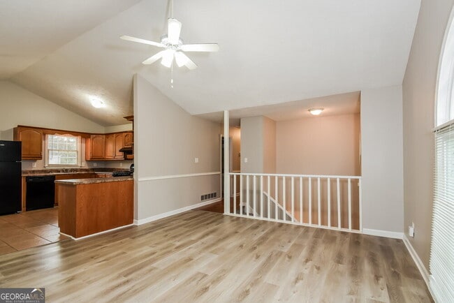 Building Photo - 28 Sweetwater Dr