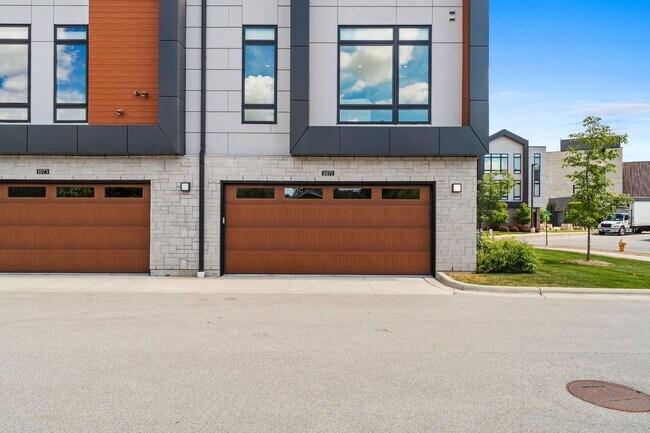 Building Photo - 1071 Brookwood Dr