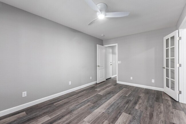 Building Photo - 2313 W Straight Arrow Ln