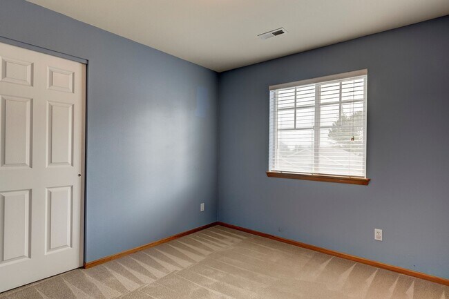 Building Photo - 3-bedroom, 2.5-bathroom Pet Friendly Home