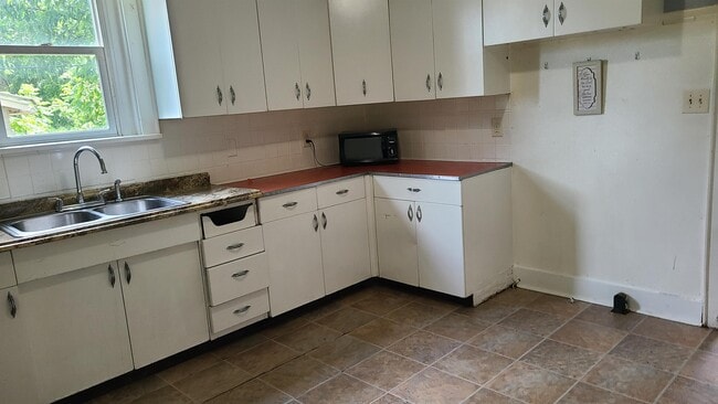 Building Photo - 1733 Lockbourne Rd