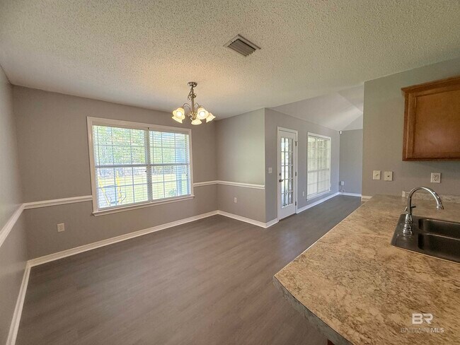 Building Photo - 521 Hamilton Blvd