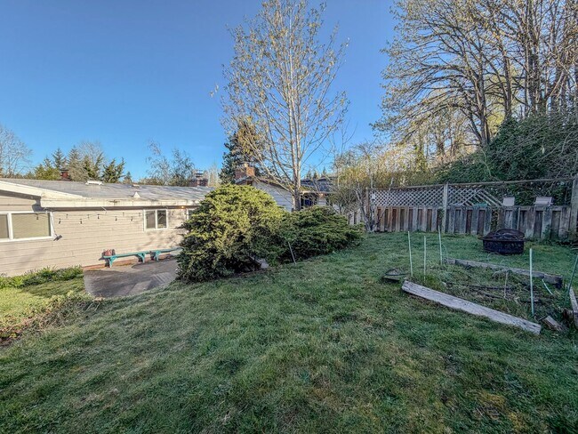 Building Photo - 3221340