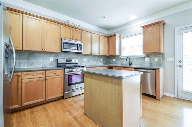 Building Photo - 1783 Highlands View Dr